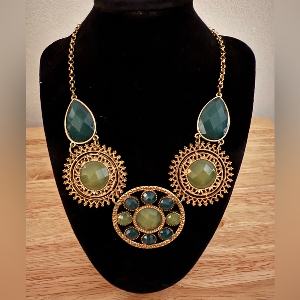 Elegant Gold and Green Statement Necklace